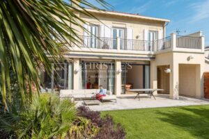 BORDEAUX – SAINT AUGUSTIN / LESCURE – EXCEPTIONAL RENOVATED PROPERTY – 700 m² GARDEN – SWIMMING POOL – 6 SUITES – PARKING