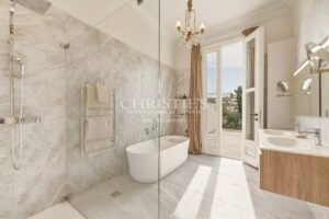 BORDEAUX – SAINT AUGUSTIN / LESCURE – EXCEPTIONAL RENOVATED PROPERTY – 700 m² GARDEN – SWIMMING POOL – 6 SUITES – PARKING