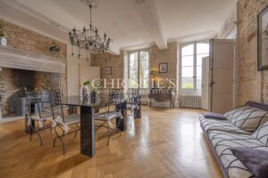 Le Château Éblouissant et Noble Avec des Tours Majestueuses