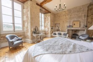 Le Château Éblouissant et Noble Avec des Tours Majestueuses