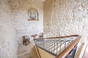 Le Château Éblouissant et Noble Avec des Tours Majestueuses