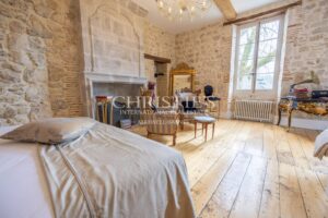 Le Château Éblouissant et Noble Avec des Tours Majestueuses