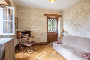 Le Château Éblouissant et Noble Avec des Tours Majestueuses