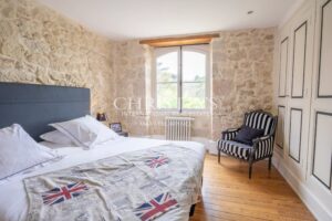 Le Château Éblouissant et Noble Avec des Tours Majestueuses