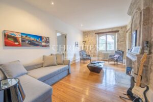 Le Château Éblouissant et Noble Avec des Tours Majestueuses