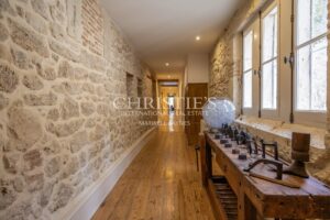 Le Château Éblouissant et Noble Avec des Tours Majestueuses