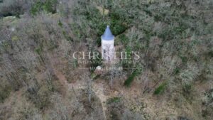 Le Château Éblouissant et Noble Avec des Tours Majestueuses