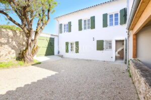 Maison de village rénovée vendue meublée