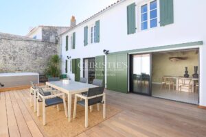 Maison de village rénovée vendue meublée