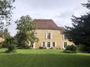 Manoir luxueux du XVe siècle à vendre en Dordogne