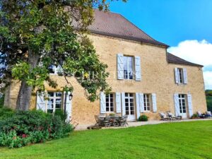 Manoir luxueux du XVe siècle à vendre en Dordogne