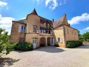 Manoir luxueux du XVe siècle à vendre en Dordogne