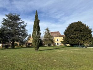 Manoir luxueux du XVe siècle à vendre en Dordogne