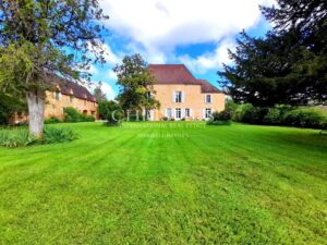 Manoir luxueux du XVe siècle à vendre en Dordogne