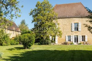 Manoir luxueux du XVe siècle à vendre en Dordogne