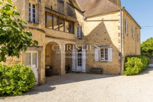 Manoir luxueux du XVe siècle à vendre en Dordogne