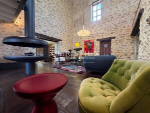 Exceptional residence with a Tuscan soul on a 3.4-ha park