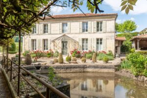 Wonderful Property with Maison de Maître, Mill and Gîtes