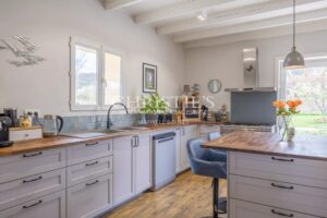 La Ferme de Cerisier Intemporelle Offrant des Vues de Campagne