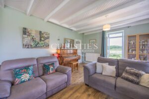 La Ferme de Cerisier Intemporelle Offrant des Vues de Campagne