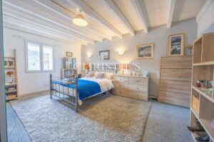 La Ferme de Cerisier Intemporelle Offrant des Vues de Campagne