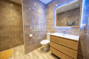 La Ferme de Cerisier Intemporelle Offrant des Vues de Campagne