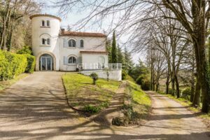 BAURECH – Hacienda-Style Property with Open Views, Pool and Guest House – 30 Minutes from Bordeaux