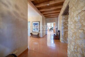 Elegant Manoir featuring Guest Accommodation and meticulously landscaped gardens