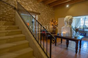 Elegant Manoir featuring Guest Accommodation and meticulously landscaped gardens