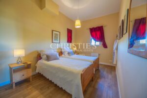 Elegant Manoir featuring Guest Accommodation and meticulously landscaped gardens