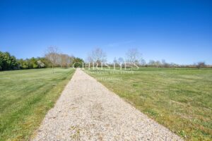 Manoir élégant avec un cottage de garde et des jardins soigneusement aménagés