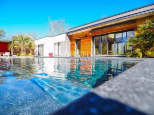 Belle villa contemporaine baignée de lumière