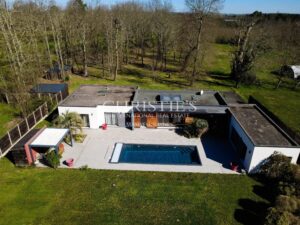 Belle villa contemporaine baignée de lumière