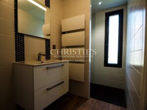 Belle villa contemporaine baignée de lumière