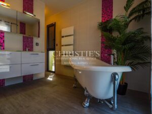 Belle villa contemporaine baignée de lumière