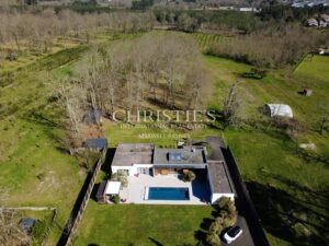 Belle villa contemporaine baignée de lumière