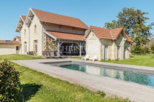 BOULIAC - SPLENDIDE DEMEURE - PISCINE - PARC DE 6000 M2