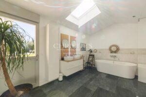 BOULIAC - SPLENDIDE DEMEURE - PISCINE - PARC DE 6000 M2