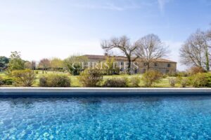 Manoir Seigneurial avec magnifique piscine et vues panoramiques