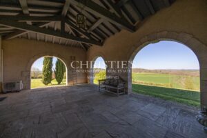Manoir Seigneurial avec magnifique piscine et vues panoramiques