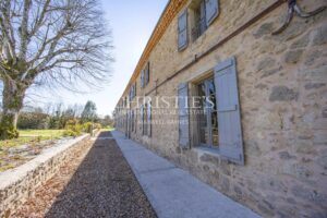 Manoir Seigneurial avec magnifique piscine et vues panoramiques