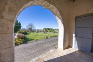 Manoir Seigneurial avec magnifique piscine et vues panoramiques