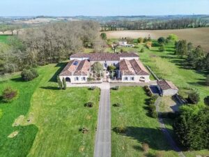 Manoir Seigneurial avec magnifique piscine et vues panoramiques