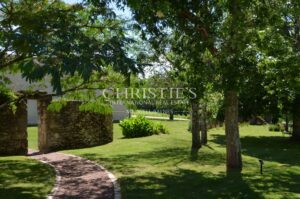 Beautiful Château with gîte and organic vineyard in the Bergerac region