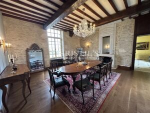 Beautiful Château with gîte and organic vineyard in the Bergerac region