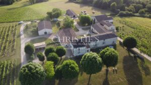 Beautiful Château with gîte and organic vineyard in the Bergerac region