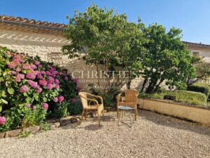 Beau château avec gîte et vignoble biologique dans la région de Bergerac