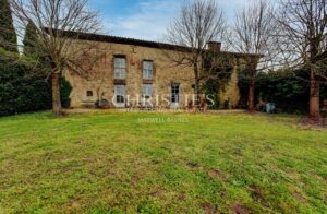Close to Bordeaux and Saint-Émilion, a stone character house with panoramic views over the Entre-Deux-Mers hillsides