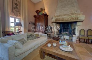 Close to Bordeaux and Saint-Émilion, a stone character house with panoramic views over the Entre-Deux-Mers hillsides