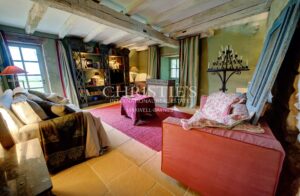 Close to Bordeaux and Saint-Émilion, a stone character house with panoramic views over the Entre-Deux-Mers hillsides